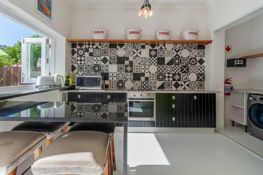 To Let 2 Bedroom Property for Rent in Green Point Western Cape